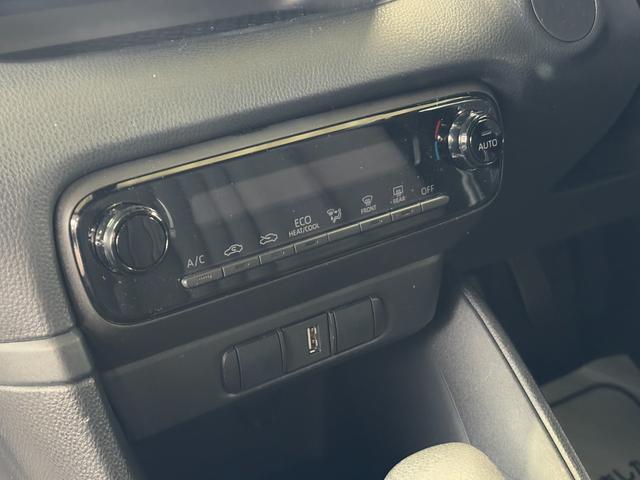 ヤリス ハイブリッドＸ　衝突軽減　レーンキープ　障害物センサー　アダプティブクルーズ　ナビ　Ｂカメラ　Ｂｌｕｅｔｏｏｔｈオーディオ　ＥＴＣ　キーレス　禁煙車　ＡＢＳ　オートハイビーム　オートライト　電格ミラー（7枚目）