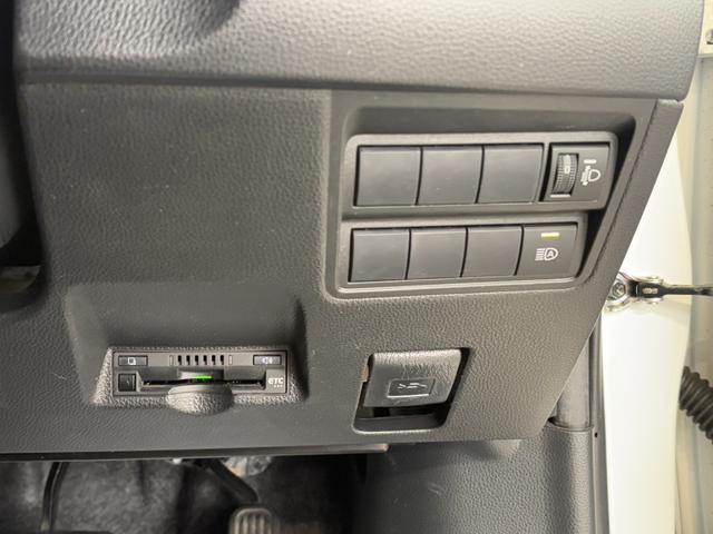 ヤリス ハイブリッドＸ　衝突軽減　レーンキープ　障害物センサー　アダプティブクルーズ　ナビ　Ｂカメラ　Ｂｌｕｅｔｏｏｔｈオーディオ　ＥＴＣ　キーレス　禁煙車　ＡＢＳ　オートハイビーム　オートライト　電格ミラー（8枚目）