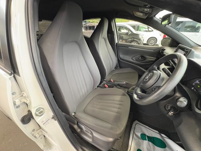 ヤリス ハイブリッドＸ　衝突軽減　レーンキープ　障害物センサー　アダプティブクルーズ　ナビ　Ｂカメラ　Ｂｌｕｅｔｏｏｔｈオーディオ　ＥＴＣ　キーレス　禁煙車　ＡＢＳ　オートハイビーム　オートライト　電格ミラー（9枚目）