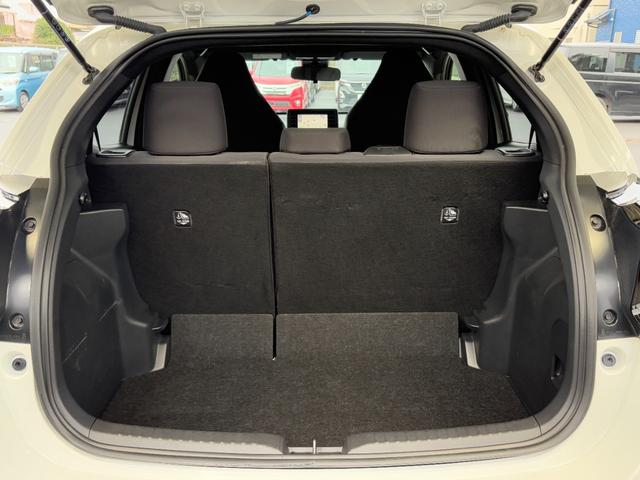 ヤリス ハイブリッドＸ　衝突軽減　レーンキープ　障害物センサー　アダプティブクルーズ　ナビ　Ｂカメラ　Ｂｌｕｅｔｏｏｔｈオーディオ　ＥＴＣ　キーレス　禁煙車　ＡＢＳ　オートハイビーム　オートライト　電格ミラー（11枚目）