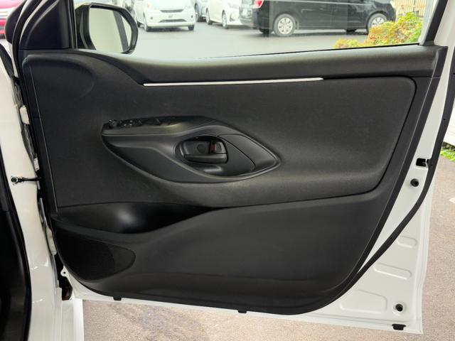 ヤリス ハイブリッドＸ　衝突軽減　レーンキープ　障害物センサー　アダプティブクルーズ　ナビ　Ｂカメラ　Ｂｌｕｅｔｏｏｔｈオーディオ　ＥＴＣ　キーレス　禁煙車　ＡＢＳ　オートハイビーム　オートライト　電格ミラー（14枚目）