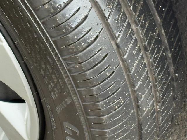 ヤリス ハイブリッドＸ　衝突軽減　レーンキープ　障害物センサー　アダプティブクルーズ　ナビ　Ｂカメラ　Ｂｌｕｅｔｏｏｔｈオーディオ　ＥＴＣ　キーレス　禁煙車　ＡＢＳ　オートハイビーム　オートライト　電格ミラー（23枚目）