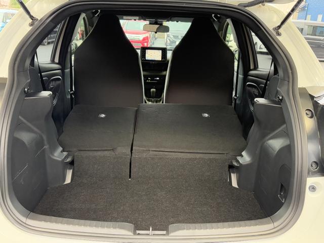 ヤリス ハイブリッドＸ　衝突軽減　レーンキープ　障害物センサー　アダプティブクルーズ　ナビ　Ｂカメラ　Ｂｌｕｅｔｏｏｔｈオーディオ　ＥＴＣ　キーレス　禁煙車　ＡＢＳ　オートハイビーム　オートライト　電格ミラー（29枚目）