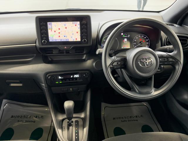 ヤリス ハイブリッドＸ　衝突軽減　レーンキープ　障害物センサー　アダプティブクルーズ　ナビ　Ｂカメラ　Ｂｌｕｅｔｏｏｔｈオーディオ　ＥＴＣ　キーレス　禁煙車　ＡＢＳ　オートハイビーム　オートライト　電格ミラー（31枚目）