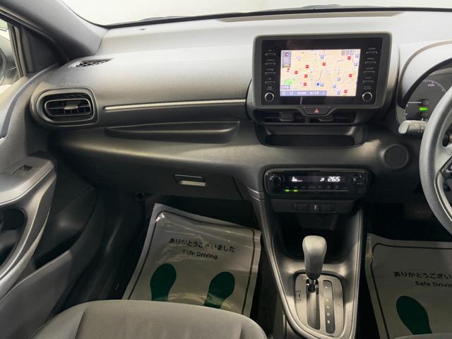 ヤリス ハイブリッドＸ　衝突軽減　レーンキープ　障害物センサー　アダプティブクルーズ　ナビ　Ｂカメラ　Ｂｌｕｅｔｏｏｔｈオーディオ　ＥＴＣ　キーレス　禁煙車　ＡＢＳ　オートハイビーム　オートライト　電格ミラー（32枚目）