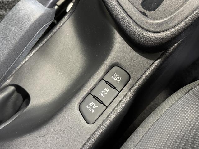 ヤリス ハイブリッドＸ　衝突軽減　レーンキープ　障害物センサー　アダプティブクルーズ　ナビ　Ｂカメラ　Ｂｌｕｅｔｏｏｔｈオーディオ　ＥＴＣ　キーレス　禁煙車　ＡＢＳ　オートハイビーム　オートライト　電格ミラー（34枚目）