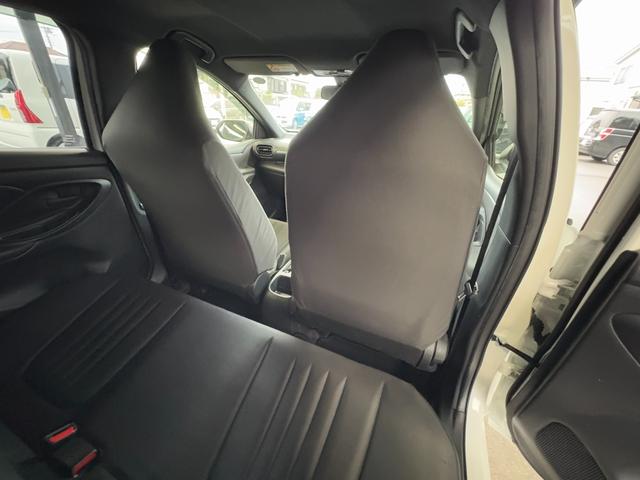 ヤリス ハイブリッドＸ　衝突軽減　レーンキープ　障害物センサー　アダプティブクルーズ　ナビ　Ｂカメラ　Ｂｌｕｅｔｏｏｔｈオーディオ　ＥＴＣ　キーレス　禁煙車　ＡＢＳ　オートハイビーム　オートライト　電格ミラー（39枚目）