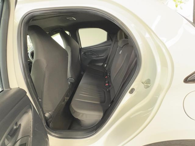 ヤリス ハイブリッドＸ　衝突軽減　レーンキープ　障害物センサー　アダプティブクルーズ　ナビ　Ｂカメラ　Ｂｌｕｅｔｏｏｔｈオーディオ　ＥＴＣ　キーレス　禁煙車　ＡＢＳ　オートハイビーム　オートライト　電格ミラー（45枚目）