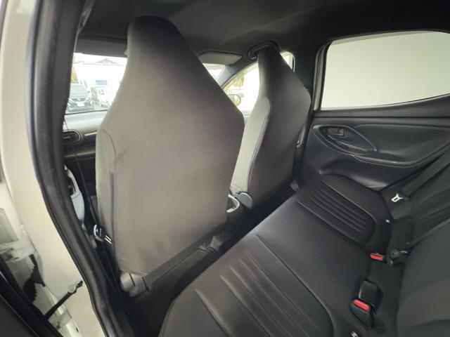 ヤリス ハイブリッドＸ　衝突軽減　レーンキープ　障害物センサー　アダプティブクルーズ　ナビ　Ｂカメラ　Ｂｌｕｅｔｏｏｔｈオーディオ　ＥＴＣ　キーレス　禁煙車　ＡＢＳ　オートハイビーム　オートライト　電格ミラー（47枚目）