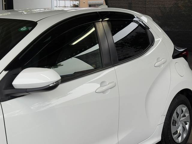 ヤリス ハイブリッドＸ　衝突軽減　レーンキープ　障害物センサー　アダプティブクルーズ　ナビ　Ｂカメラ　Ｂｌｕｅｔｏｏｔｈオーディオ　ＥＴＣ　キーレス　禁煙車　ＡＢＳ　オートハイビーム　オートライト　電格ミラー（48枚目）