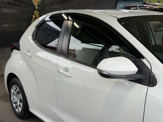 ヤリス ハイブリッドＸ　衝突軽減　レーンキープ　障害物センサー　アダプティブクルーズ　ナビ　Ｂカメラ　Ｂｌｕｅｔｏｏｔｈオーディオ　ＥＴＣ　キーレス　禁煙車　ＡＢＳ　オートハイビーム　オートライト　電格ミラー（49枚目）