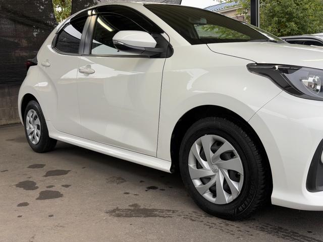 ヤリス ハイブリッドＸ　衝突軽減　レーンキープ　障害物センサー　アダプティブクルーズ　ナビ　Ｂカメラ　Ｂｌｕｅｔｏｏｔｈオーディオ　ＥＴＣ　キーレス　禁煙車　ＡＢＳ　オートハイビーム　オートライト　電格ミラー（50枚目）