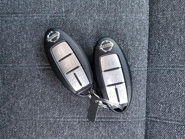 セレナ Ｘ　ＶセレクションＩＩ　衝突軽減　レーンキープ　障害物センサー　オートクルーズ　両側電動　ナビ　ワンセグ　全周囲カメラ　Ｆカメラ　サイドカメラ　Ｂカメラ　Ｂｌｕｅｔｏｏｔｈオーディオ　後席モニター　ＥＴＣ　Ｉストップ（19枚目）