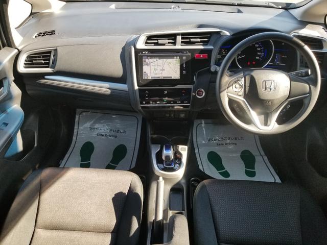 フィットハイブリッド Fパッケージ ナビ ワンセグ Bカメラ Bluetoothオーディオ ETC スマキー 禁煙車 フルフラット 横滑り防止 ABS 電格ミラー CD DVD再生 運転席エアバッグ 助手席エアバッグ エアコン(3枚目)