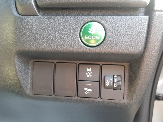 フィットハイブリッド Fパッケージ ナビ ワンセグ Bカメラ Bluetoothオーディオ ETC スマキー 禁煙車 フルフラット 横滑り防止 ABS 電格ミラー CD DVD再生 運転席エアバッグ 助手席エアバッグ エアコン(7枚目)