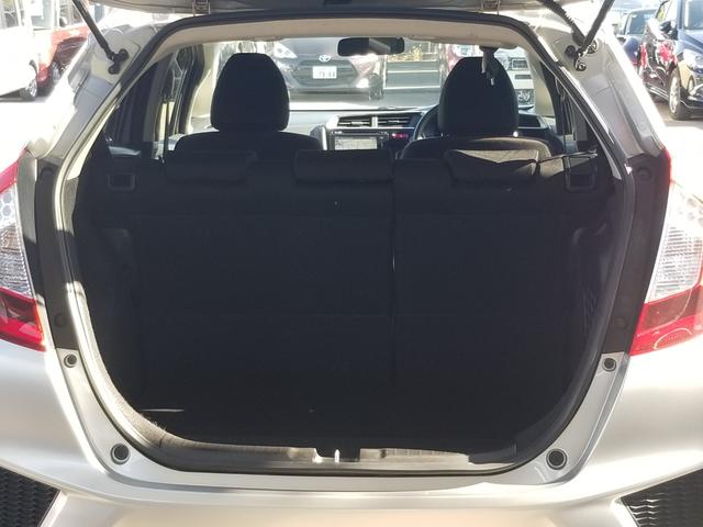 フィットハイブリッド Fパッケージ ナビ ワンセグ Bカメラ Bluetoothオーディオ ETC スマキー 禁煙車 フルフラット 横滑り防止 ABS 電格ミラー CD DVD再生 運転席エアバッグ 助手席エアバッグ エアコン(10枚目)