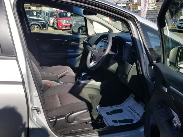フィットハイブリッド Fパッケージ ナビ ワンセグ Bカメラ Bluetoothオーディオ ETC スマキー 禁煙車 フルフラット 横滑り防止 ABS 電格ミラー CD DVD再生 運転席エアバッグ 助手席エアバッグ エアコン(22枚目)