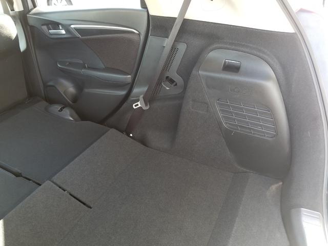 フィットハイブリッド Fパッケージ ナビ ワンセグ Bカメラ Bluetoothオーディオ ETC スマキー 禁煙車 フルフラット 横滑り防止 ABS 電格ミラー CD DVD再生 運転席エアバッグ 助手席エアバッグ エアコン(28枚目)