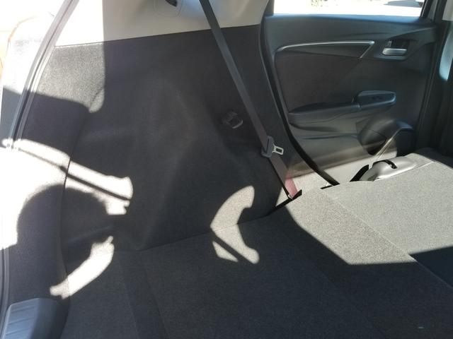 フィットハイブリッド Fパッケージ ナビ ワンセグ Bカメラ Bluetoothオーディオ ETC スマキー 禁煙車 フルフラット 横滑り防止 ABS 電格ミラー CD DVD再生 運転席エアバッグ 助手席エアバッグ エアコン(29枚目)