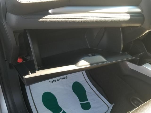 フィットハイブリッド Fパッケージ ナビ ワンセグ Bカメラ Bluetoothオーディオ ETC スマキー 禁煙車 フルフラット 横滑り防止 ABS 電格ミラー CD DVD再生 運転席エアバッグ 助手席エアバッグ エアコン(37枚目)