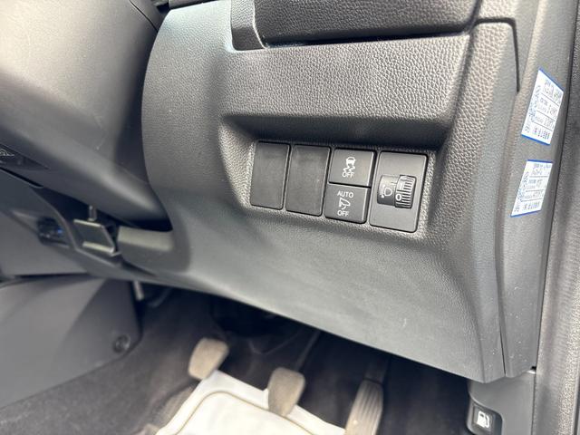 フィット 13G・F ナビ フルセグ Bカメラ Bluetoothオーディオ ETC Iストップ 14インチAW スマキー 禁煙車 フルフラット 横滑り防止 ABS 電格ミラー CD DVD再生(11枚目)