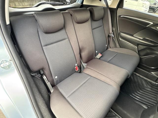 フィット 13G・F ナビ フルセグ Bカメラ Bluetoothオーディオ ETC Iストップ 14インチAW スマキー 禁煙車 フルフラット 横滑り防止 ABS 電格ミラー CD DVD再生(13枚目)