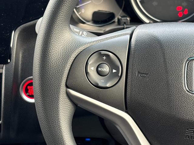 フィット 13G・F ナビ フルセグ Bカメラ Bluetoothオーディオ ETC Iストップ 14インチAW スマキー 禁煙車 フルフラット 横滑り防止 ABS 電格ミラー CD DVD再生(15枚目)