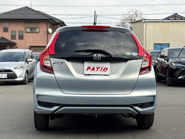 フィット 13G・F ナビ フルセグ Bカメラ Bluetoothオーディオ ETC Iストップ 14インチAW スマキー 禁煙車 フルフラット 横滑り防止 ABS 電格ミラー CD DVD再生(19枚目)