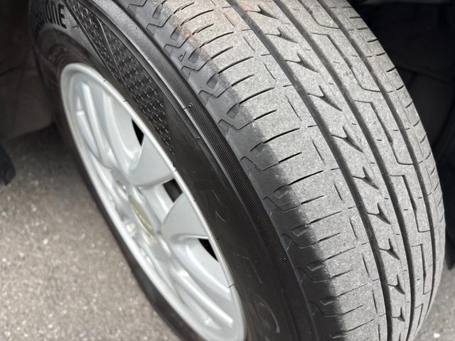 フィット 13G・F ナビ フルセグ Bカメラ Bluetoothオーディオ ETC Iストップ 14インチAW スマキー 禁煙車 フルフラット 横滑り防止 ABS 電格ミラー CD DVD再生(28枚目)