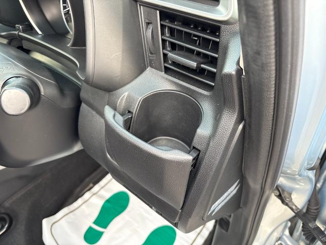 フィット 13G・F ナビ フルセグ Bカメラ Bluetoothオーディオ ETC Iストップ 14インチAW スマキー 禁煙車 フルフラット 横滑り防止 ABS 電格ミラー CD DVD再生(33枚目)