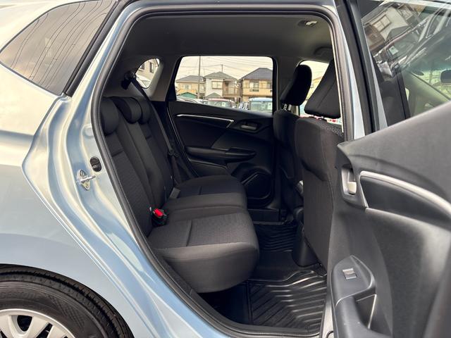 フィット 13G・F ナビ フルセグ Bカメラ Bluetoothオーディオ ETC Iストップ 14インチAW スマキー 禁煙車 フルフラット 横滑り防止 ABS 電格ミラー CD DVD再生(34枚目)