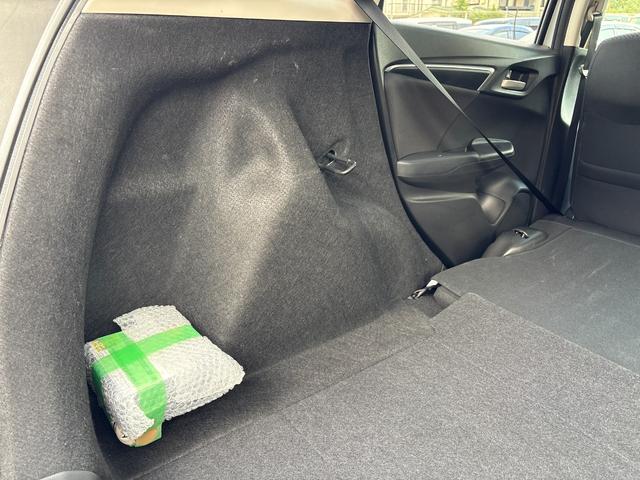 フィット 13G・F ナビ フルセグ Bカメラ Bluetoothオーディオ ETC Iストップ 14インチAW スマキー 禁煙車 フルフラット 横滑り防止 ABS 電格ミラー CD DVD再生(38枚目)