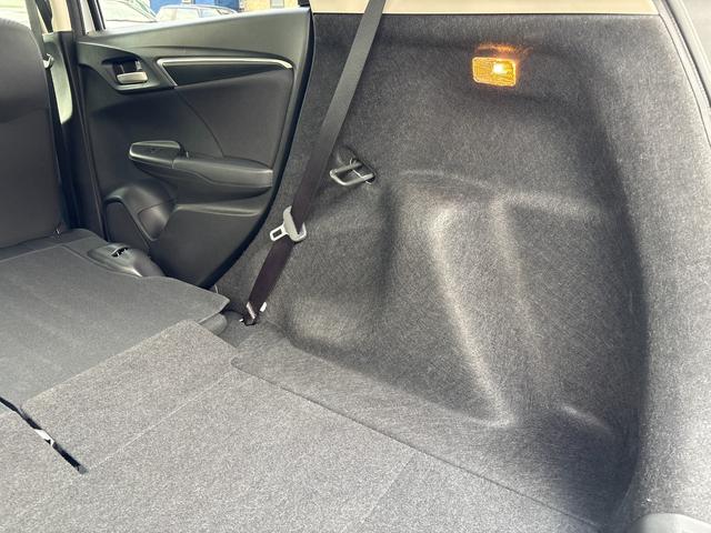 フィット 13G・F ナビ フルセグ Bカメラ Bluetoothオーディオ ETC Iストップ 14インチAW スマキー 禁煙車 フルフラット 横滑り防止 ABS 電格ミラー CD DVD再生(39枚目)