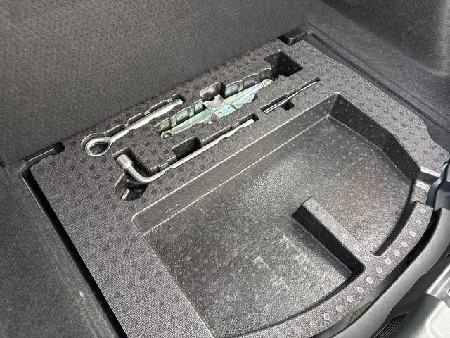 フィット 13G・F ナビ フルセグ Bカメラ Bluetoothオーディオ ETC Iストップ 14インチAW スマキー 禁煙車 フルフラット 横滑り防止 ABS 電格ミラー CD DVD再生(41枚目)