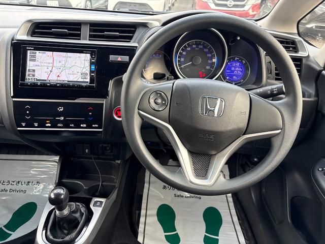 フィット 13G・F ナビ フルセグ Bカメラ Bluetoothオーディオ ETC Iストップ 14インチAW スマキー 禁煙車 フルフラット 横滑り防止 ABS 電格ミラー CD DVD再生(44枚目)