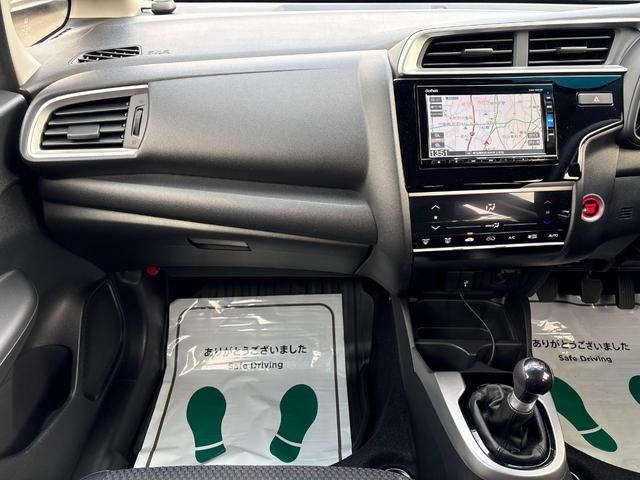 フィット 13G・F ナビ フルセグ Bカメラ Bluetoothオーディオ ETC Iストップ 14インチAW スマキー 禁煙車 フルフラット 横滑り防止 ABS 電格ミラー CD DVD再生(45枚目)
