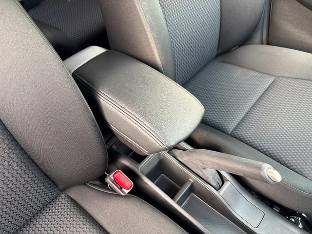 フィット 13G・F ナビ フルセグ Bカメラ Bluetoothオーディオ ETC Iストップ 14インチAW スマキー 禁煙車 フルフラット 横滑り防止 ABS 電格ミラー CD DVD再生(50枚目)