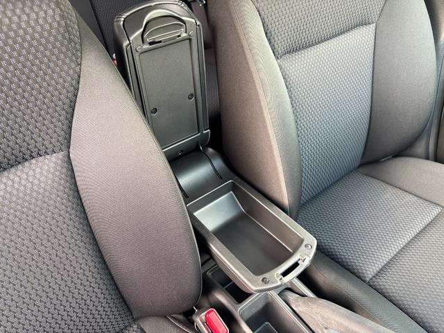 フィット 13G・F ナビ フルセグ Bカメラ Bluetoothオーディオ ETC Iストップ 14インチAW スマキー 禁煙車 フルフラット 横滑り防止 ABS 電格ミラー CD DVD再生(51枚目)