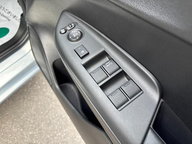 フィット 13G・F ナビ フルセグ Bカメラ Bluetoothオーディオ ETC Iストップ 14インチAW スマキー 禁煙車 フルフラット 横滑り防止 ABS 電格ミラー CD DVD再生(52枚目)