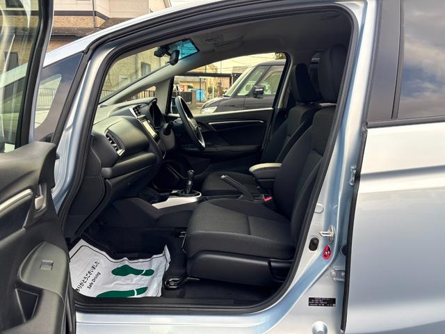 フィット 13G・F ナビ フルセグ Bカメラ Bluetoothオーディオ ETC Iストップ 14インチAW スマキー 禁煙車 フルフラット 横滑り防止 ABS 電格ミラー CD DVD再生(53枚目)