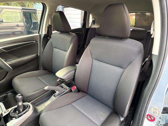 フィット 13G・F ナビ フルセグ Bカメラ Bluetoothオーディオ ETC Iストップ 14インチAW スマキー 禁煙車 フルフラット 横滑り防止 ABS 電格ミラー CD DVD再生(54枚目)