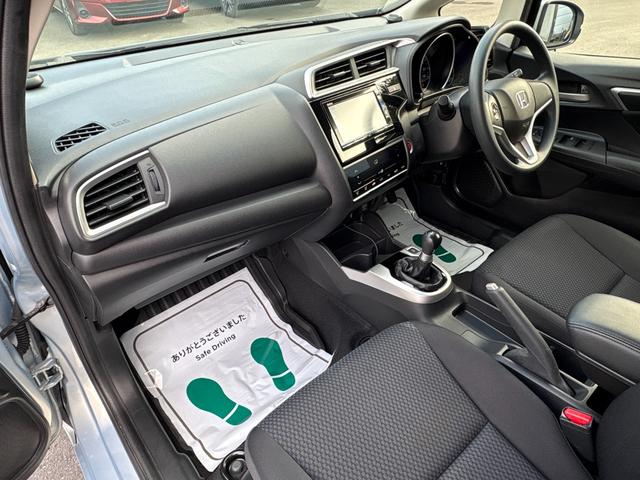フィット 13G・F ナビ フルセグ Bカメラ Bluetoothオーディオ ETC Iストップ 14インチAW スマキー 禁煙車 フルフラット 横滑り防止 ABS 電格ミラー CD DVD再生(55枚目)