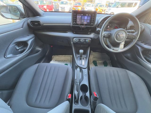 ヤリス X 衝突軽減 レーンキープ Bluetoothオーディオ キーレス 禁煙車 ABS オートハイビーム オートライト 電格ミラー 運転席エアバッグ 助手席エアバッグ サイドエアバッグ パワーウィンドウ(3枚目)