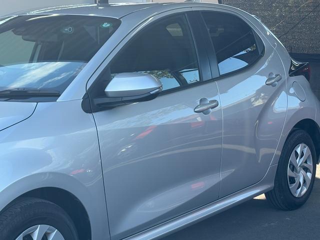 ヤリス X 衝突軽減 レーンキープ Bluetoothオーディオ キーレス 禁煙車 ABS オートハイビーム オートライト 電格ミラー 運転席エアバッグ 助手席エアバッグ サイドエアバッグ パワーウィンドウ(18枚目)