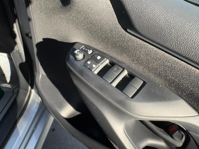 ヤリス X 衝突軽減 レーンキープ Bluetoothオーディオ キーレス 禁煙車 ABS オートハイビーム オートライト 電格ミラー 運転席エアバッグ 助手席エアバッグ サイドエアバッグ パワーウィンドウ(38枚目)