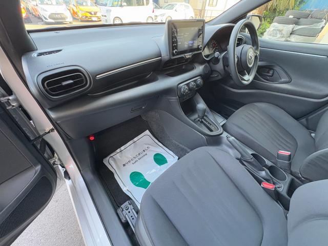 ヤリス X 衝突軽減 レーンキープ Bluetoothオーディオ キーレス 禁煙車 ABS オートハイビーム オートライト 電格ミラー 運転席エアバッグ 助手席エアバッグ サイドエアバッグ パワーウィンドウ(41枚目)