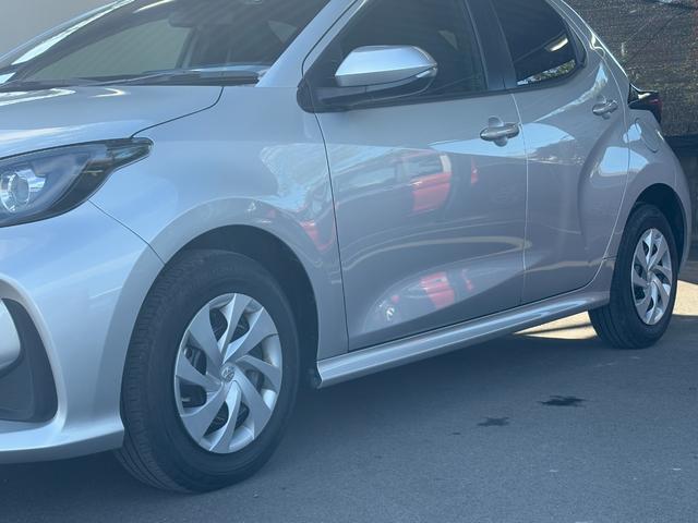 ヤリス X 衝突軽減 レーンキープ Bluetoothオーディオ キーレス 禁煙車 ABS オートハイビーム オートライト 電格ミラー 運転席エアバッグ 助手席エアバッグ サイドエアバッグ パワーウィンドウ(50枚目)