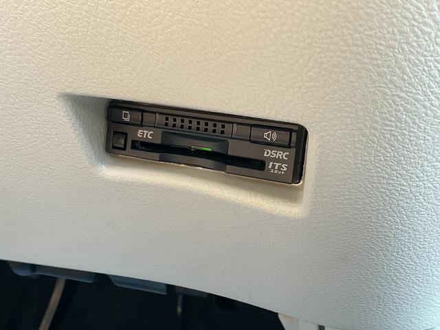 シエンタ G 衝突軽減 レーンキープ 両側電動 シートヒーター ナビ フルセグ Bカメラ Bluetoothオーディオ ETC Iストップ LEDヘッドライト スマキー 禁煙車 3列 フルフラット ABS ESC(7枚目)