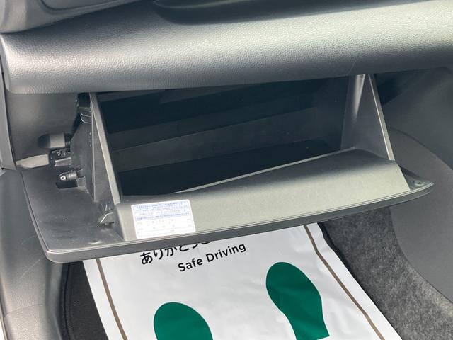 ヤリス ハイブリッドX 衝突軽減 レーンキープ 障害物センサー アダプティブクルーズ ナビ Bカメラ Bluetoothオーディオ ETC キーレス 禁煙車 ABS オートハイビーム オートライト 電格ミラ 運転席エアバッグ(41枚目)