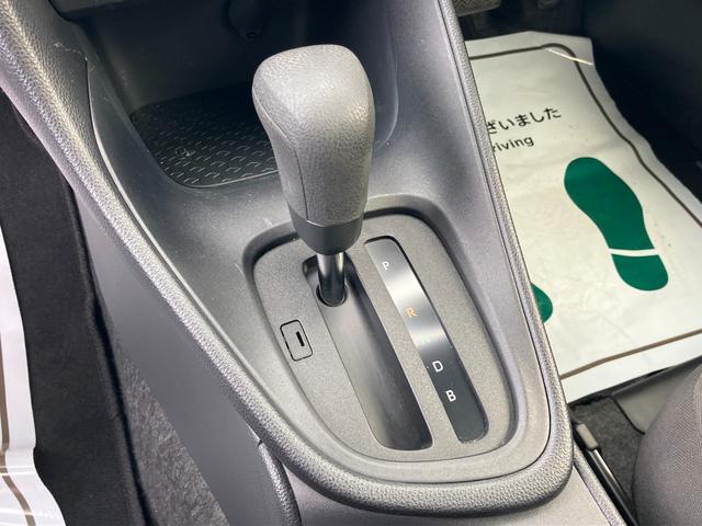 ヤリス ハイブリッドX 衝突軽減 レーンキープ 障害物センサー アダプティブクルーズ ナビ Bカメラ Bluetoothオーディオ ETC キーレス 禁煙車 ABS オートハイビーム オートライト 電格ミラ 運転席エアバッグ(42枚目)